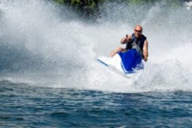Jetskihomme-300x193-1